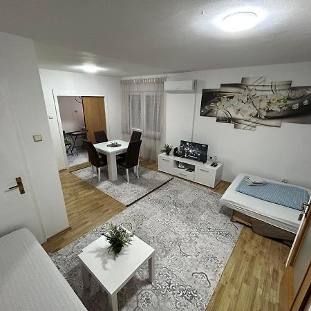 Apartman Reyan ヤイツェ エクステリア 写真